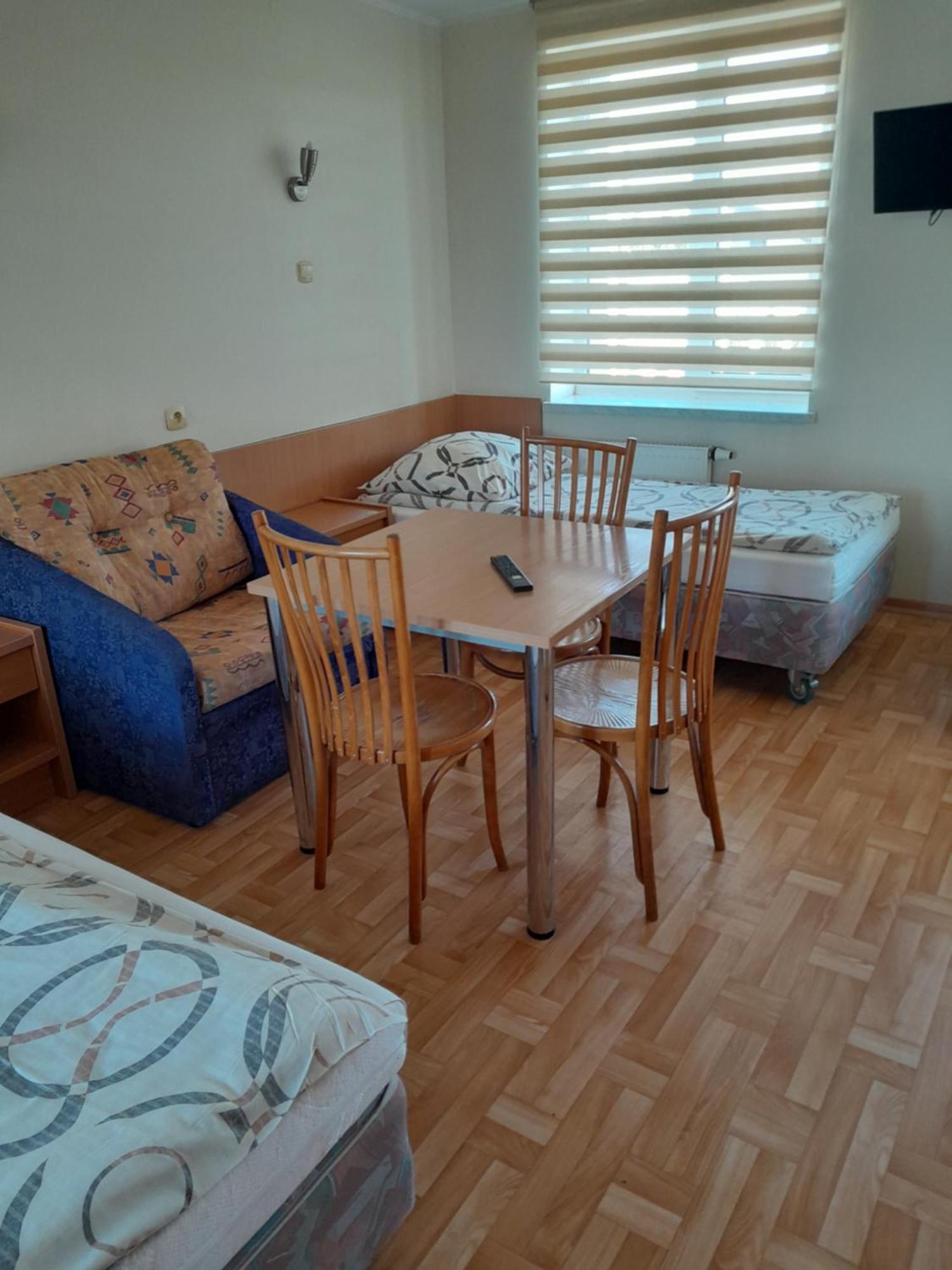 Hostel Polon ปูลตุสค์ ภายนอก รูปภาพ