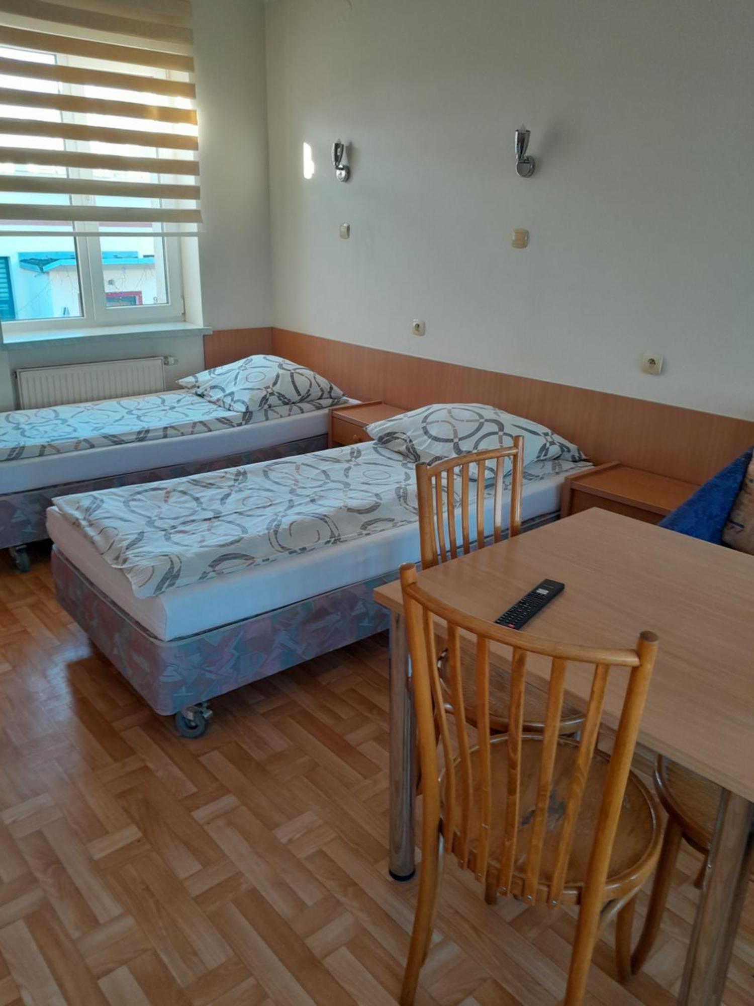 Hostel Polon ปูลตุสค์ ภายนอก รูปภาพ